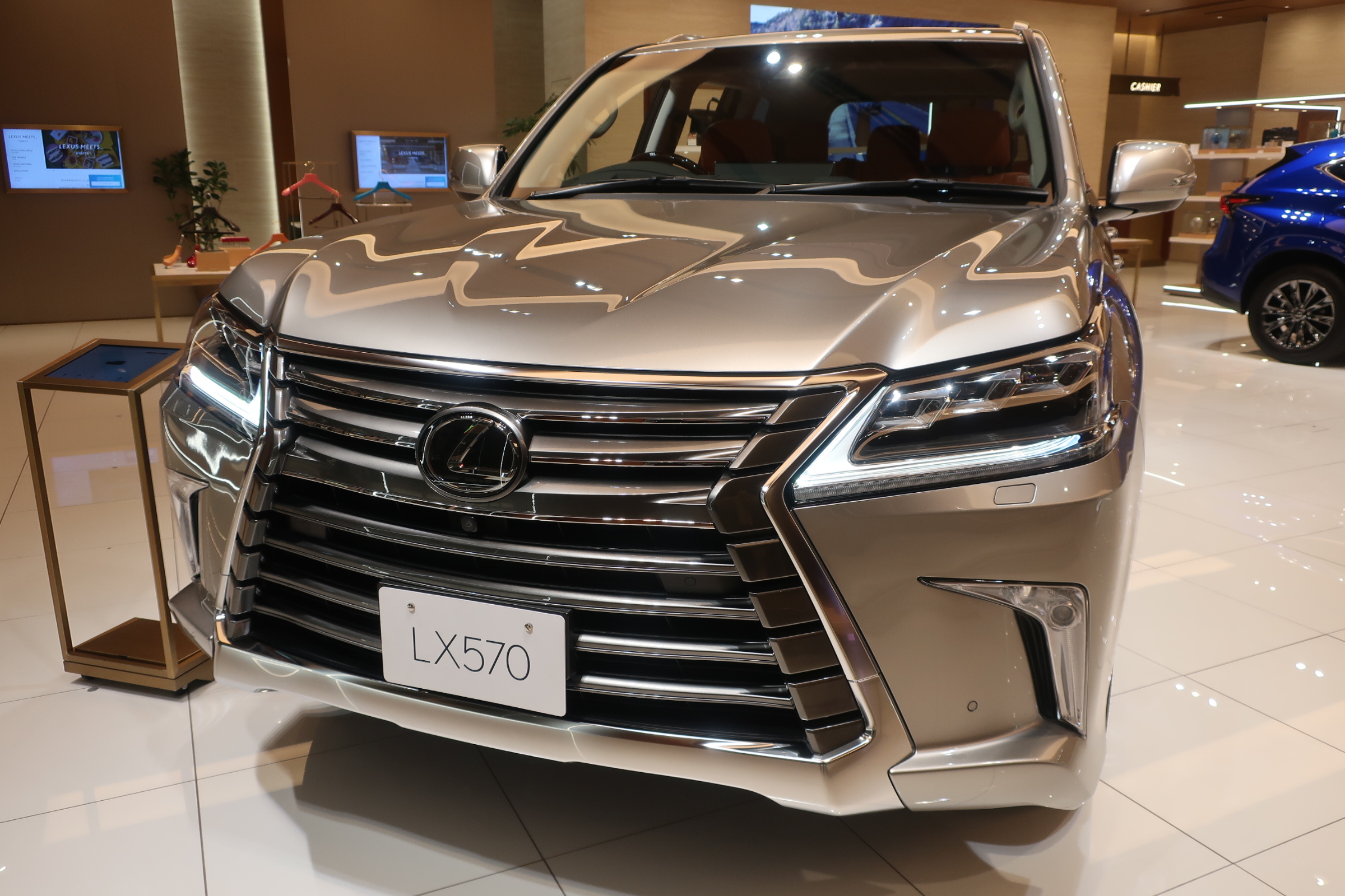 国産車最高級SUV レクサスLXとは | レクサスでドライブ日記