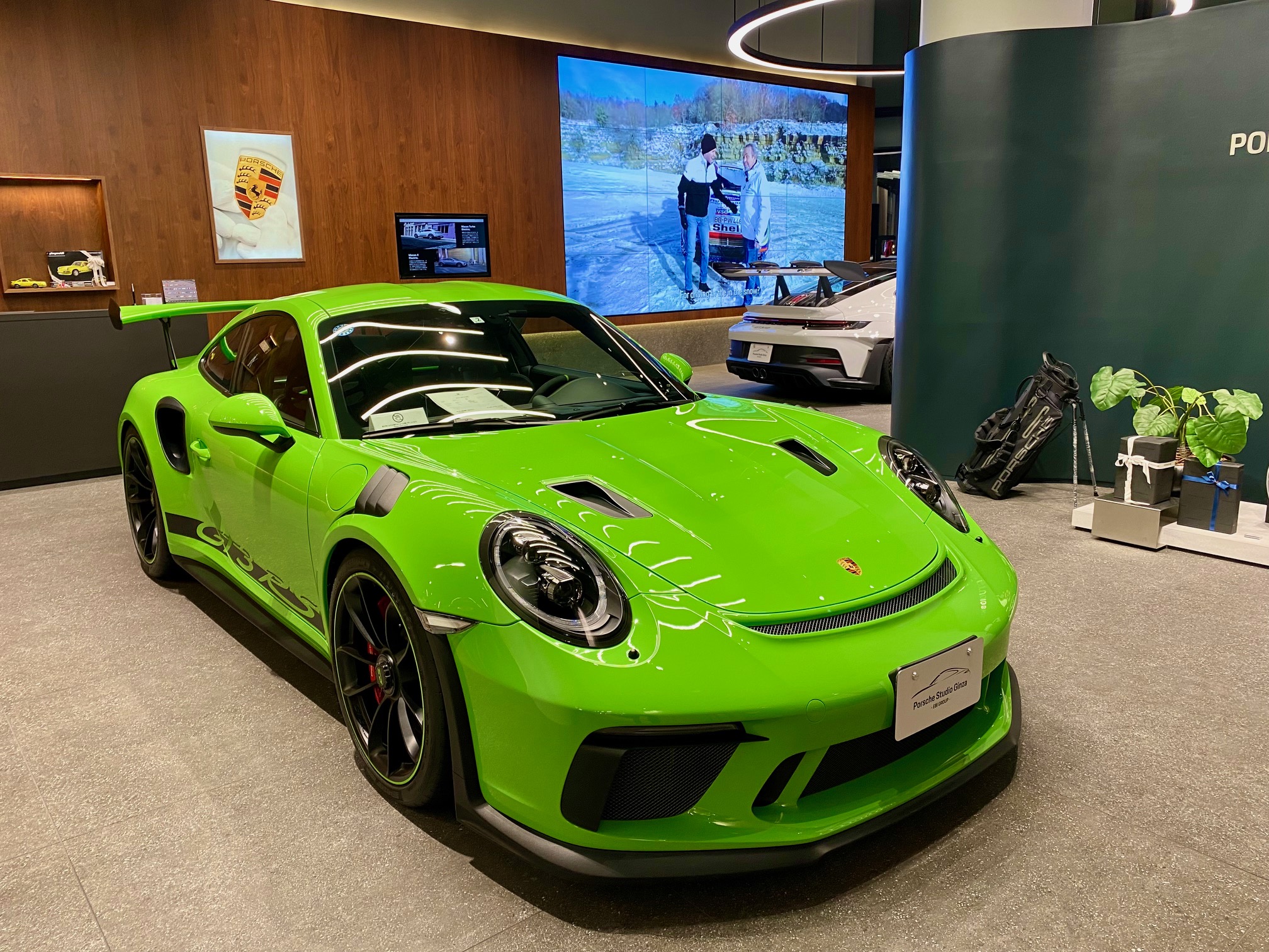 ポルシェ・911 GT3 RS 新旧を徹底比較 | レクサスでドライブ日記